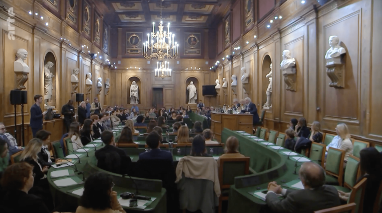 ARTE explore le Prix Clara : dialogues inspirants avec Erik Orsenna, Rima Abdul Malak et Héloïse d’Ormesson