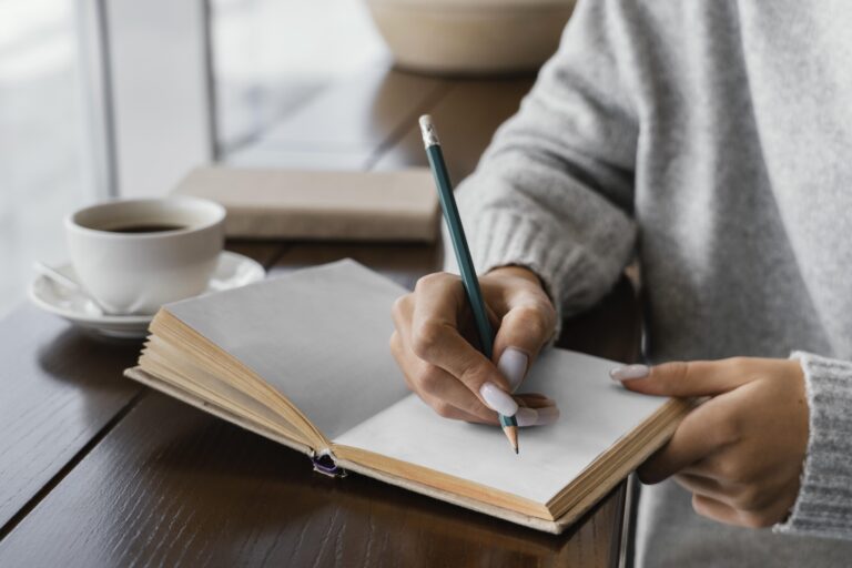 Syndrome de la page blanche : 7 astuces pour surmonter le blocage de l’écrivain et retrouver l’inspiration